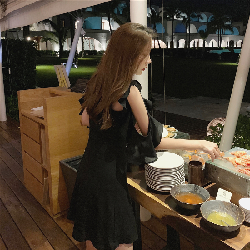 VK旗艦店 韓系復古V領荷葉邊露肩短袖洋裝