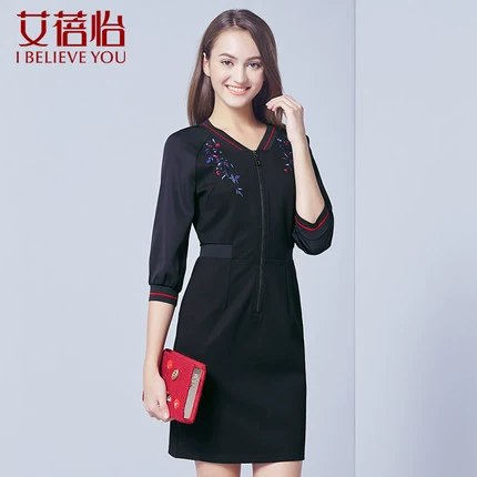 Ai Beiyi 2018 mùa thu mới retro bóng chày đồng phục thêu khâu eo cao ba phần tư tay áo váy nữ đi làm - Váy eo cao