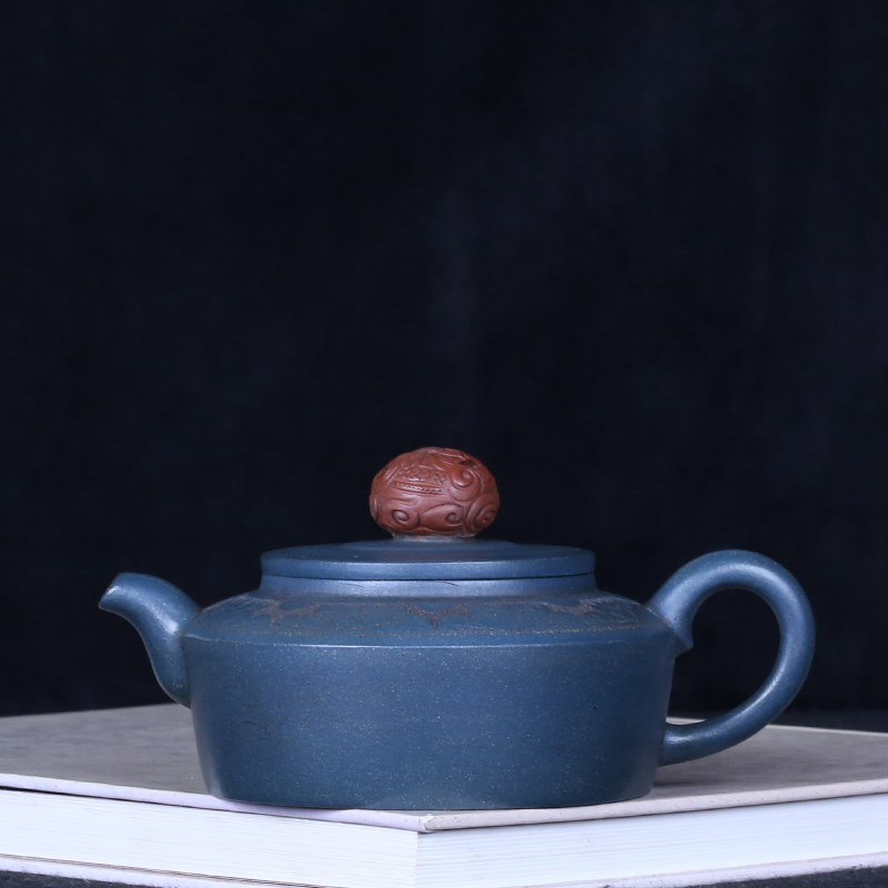 Taiwanese returning old purple clay pot, famous master Xu Hantang, hand-made Panlong flat lid pot in the early Cultural Revolution