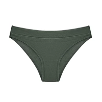 Зеленый мох, определенной толщины, без закручивающихся краев.