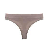 Брюки-стринги шоколадного цвета имеют определенную толщину и не скручиваются.