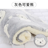 Серый милый медведь