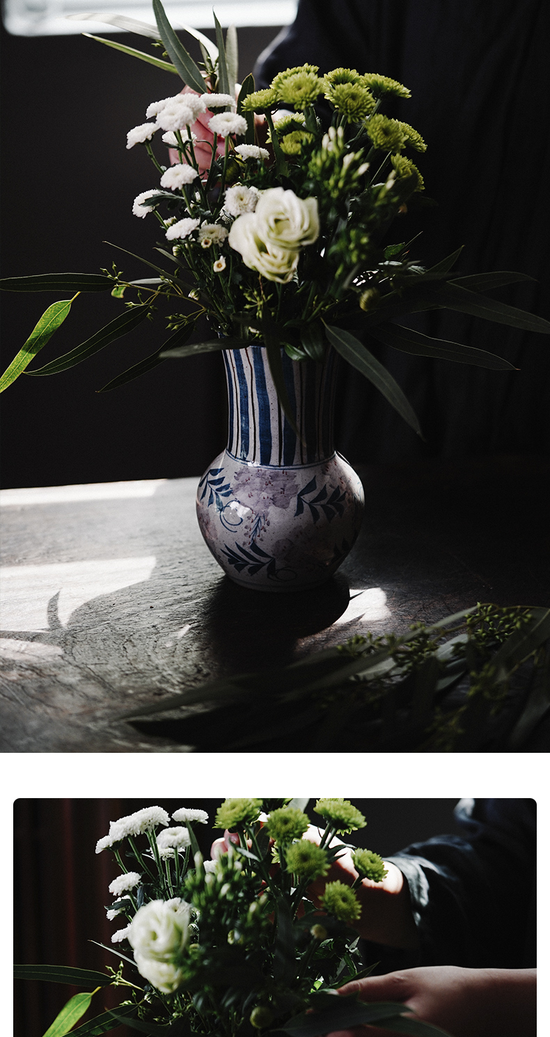 Chinese hand - made small plug-in of blue and white porcelain vase sitting room place jingdezhen checking ceramic creative hydroponic flowers