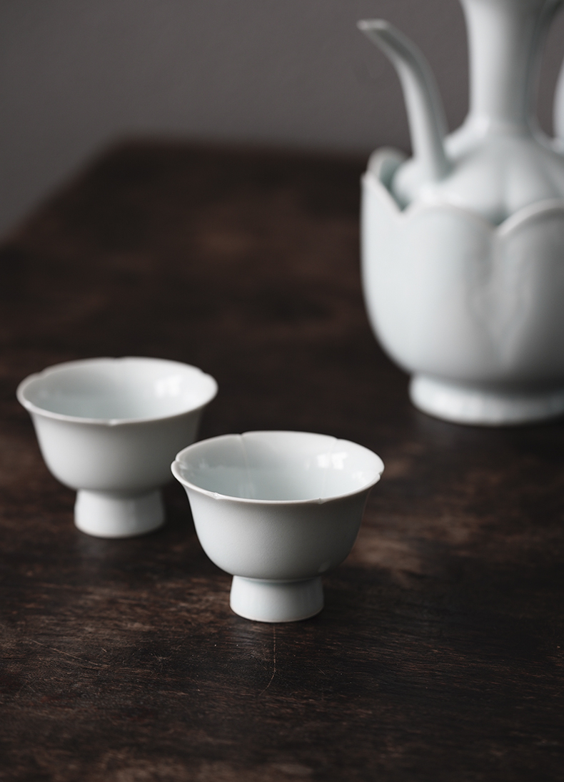 Art of jingdezhen cloud shadow green Japanese flower expressions using footed cup fullness of pottery and porcelain teacup master cup single CPU kung fu tea set