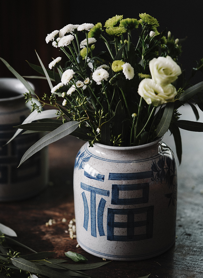 Chinese hand - made small plug-in of blue and white porcelain vase sitting room place jingdezhen checking ceramic creative hydroponic flowers