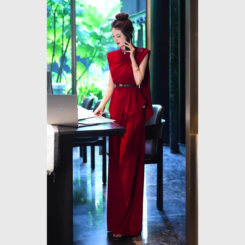 A Powerful Aura, a Complete Set of New Summer French Goddess-Style Super-Flattering Red Top and Wide-Leg Pants Fashion Suit