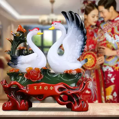 Wedding gift to send newcomers a pair of swan ornaments living room wedding room wedding room decoration creative high-end wedding gifts