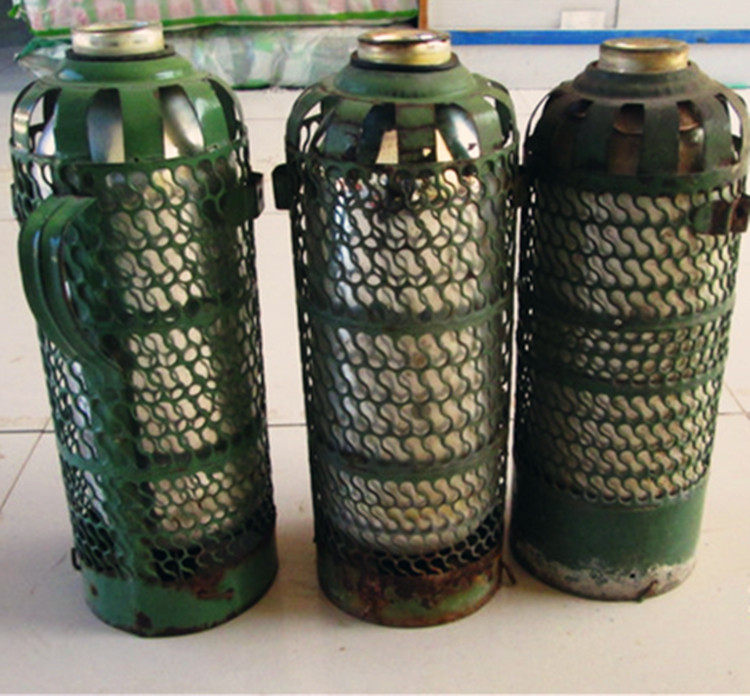 Folk nostalgic old objects thermos old-fashioned thermos pot old hole tin pot old goods old goods