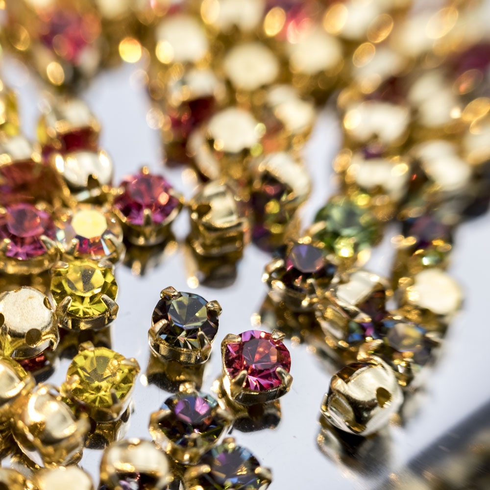 French embroidery beading material Garment accessories Czech Preciosa colorful color system 4mm hand-stitched claw drill