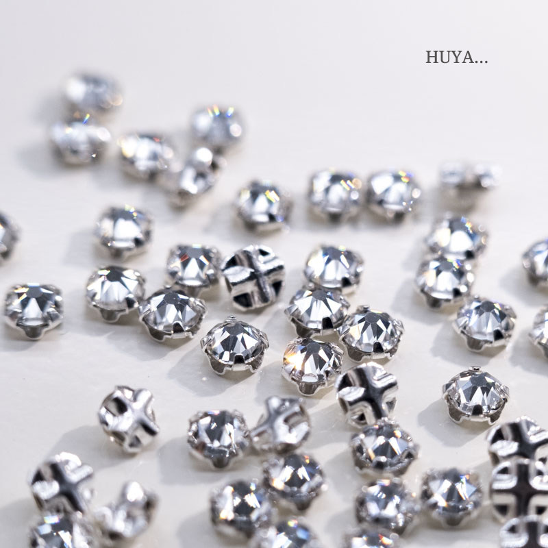 Method of French embroidery Swarovski Austria imports Schwaroshiach cross grip drill 3mm transparent white medecor