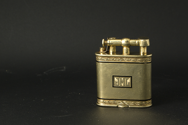 1930s USA Dunhill Denghill Road 14k Real Gold enamel Artisanal Carved arm Antique Kerosene Lighter