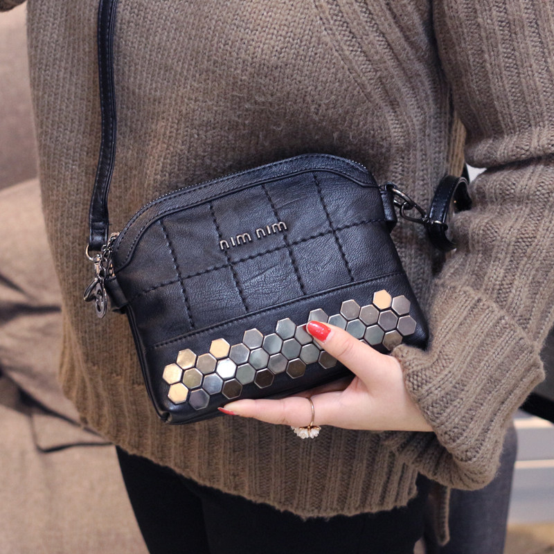 Tide card 2022 new women's bag Han version 100 lap rivet handbag fashion mini handbag Single shoulder sloped satchel bag