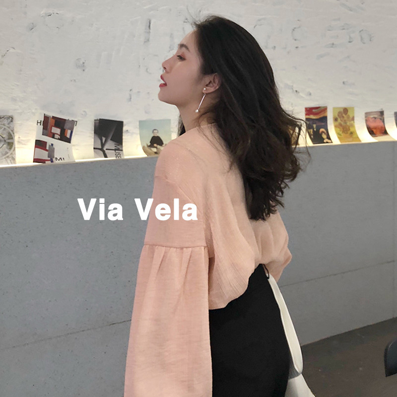 Via Vela design sense niche shirt women's 2021 spring new chic silk top with small suspender suit