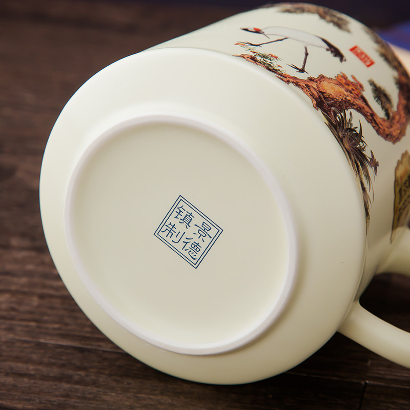 Jingdezhen porcelain ceramic cup with cover Chinese wind restoring ancient ways is elegant cup of large capacity suit tea tea filter cup