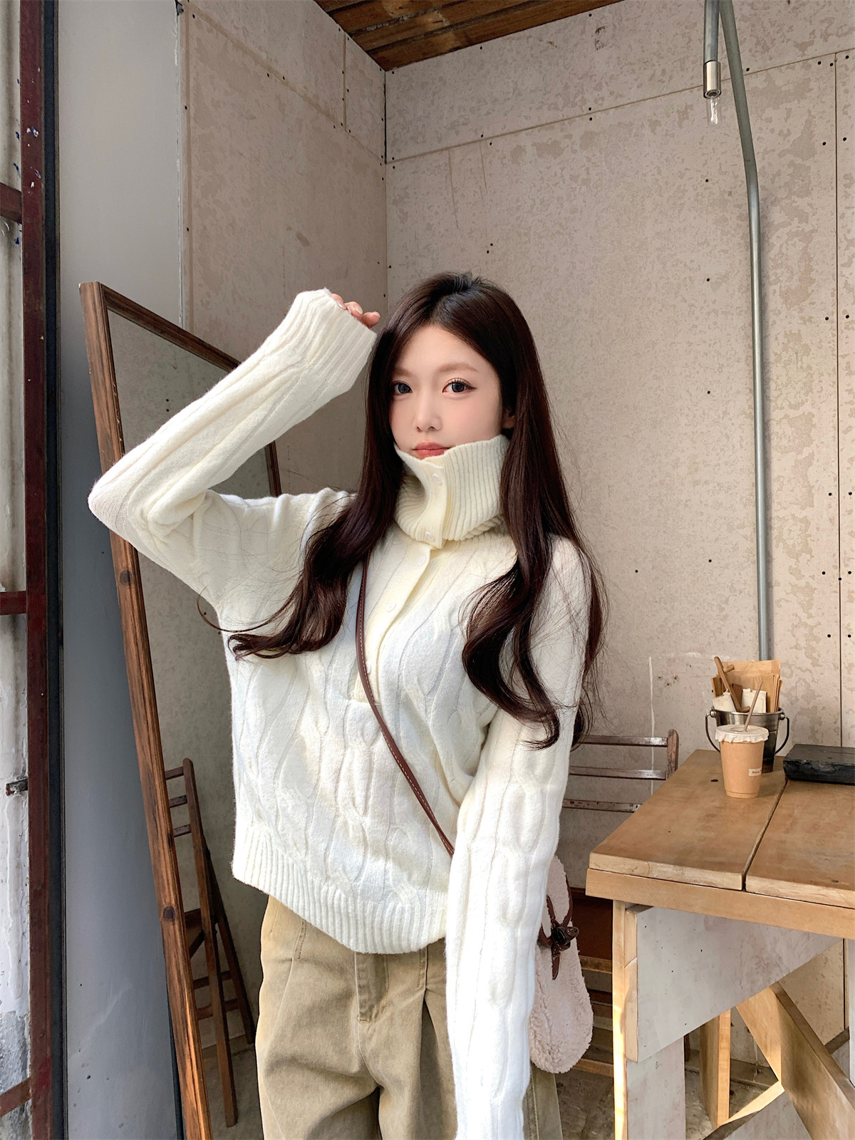 이른 봄 프랑스식 복잡한 고대 돈 바람 꽈배기 터틀넥 단추 디자인 스웨터 니트 스웨터 느긋한 바람 순수한 욕망 맨위 여성 상세 이미지 22