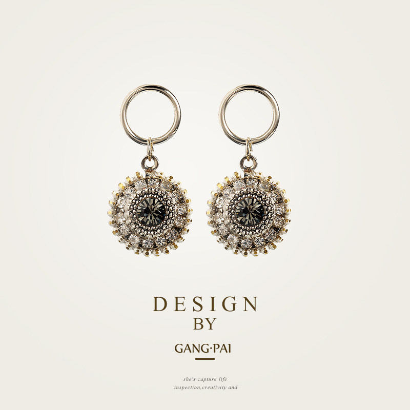 Retro Baroque Earrings Woman 2021 New Wave Small Crowd Light Extravagant Design Superior Earshot Spring Summer Ear Accessories