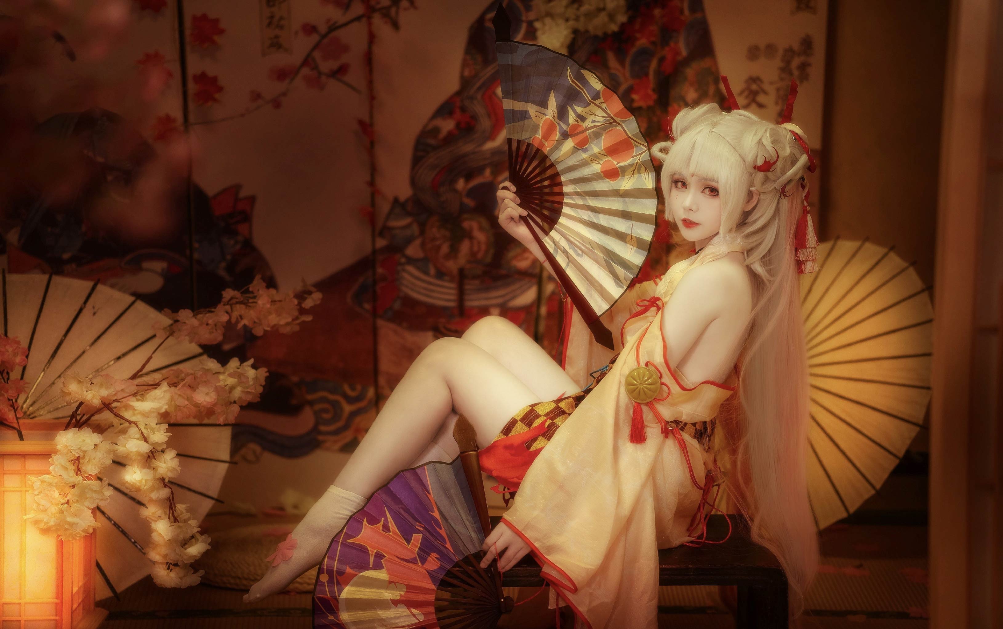 和风 cosplay 壁纸 白发少女手持和风扇日式场景横版电脑桌面