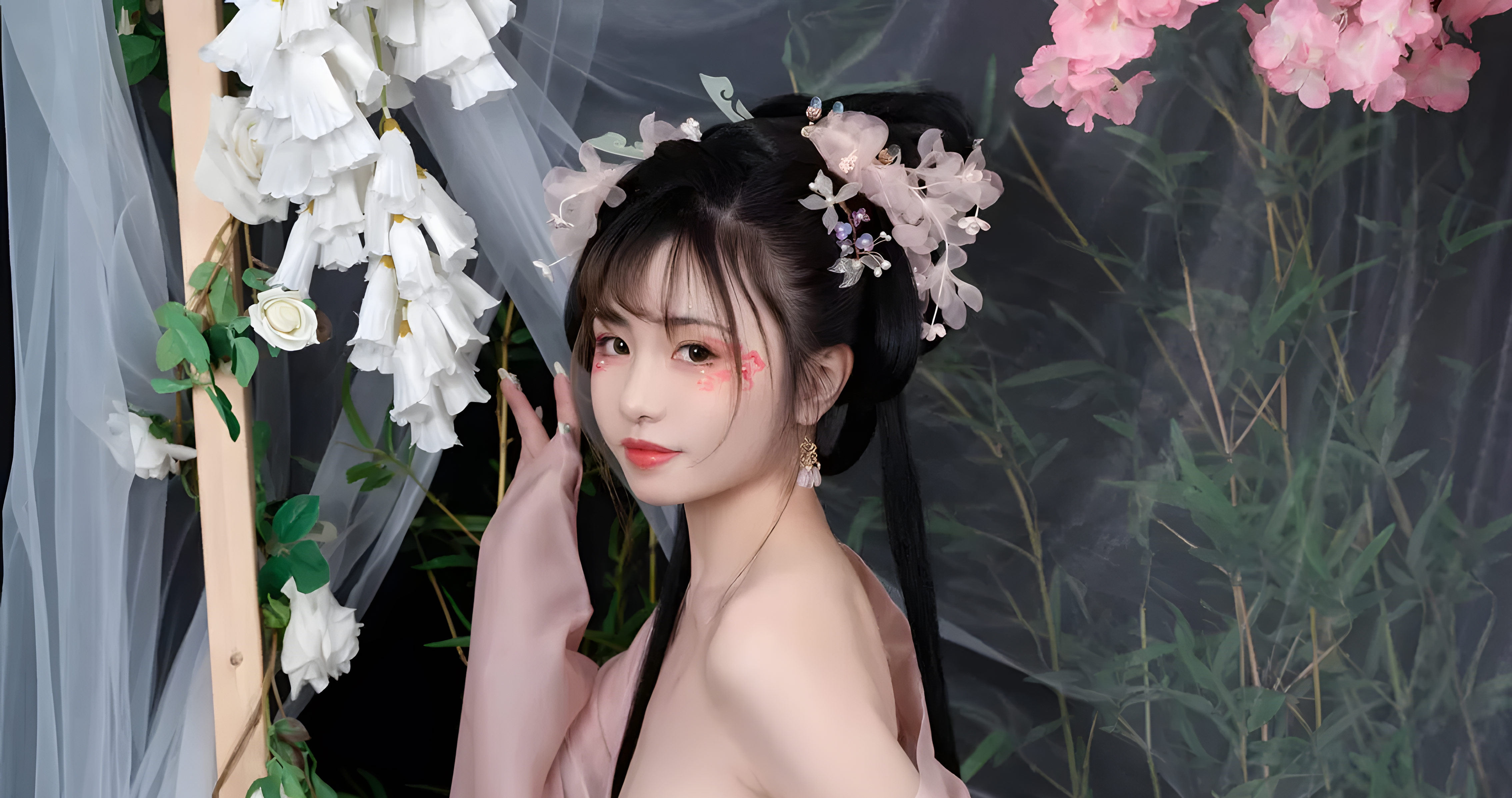 铃兰繁花古风少女高清 4K 壁纸|粉系汉服温柔国风写真