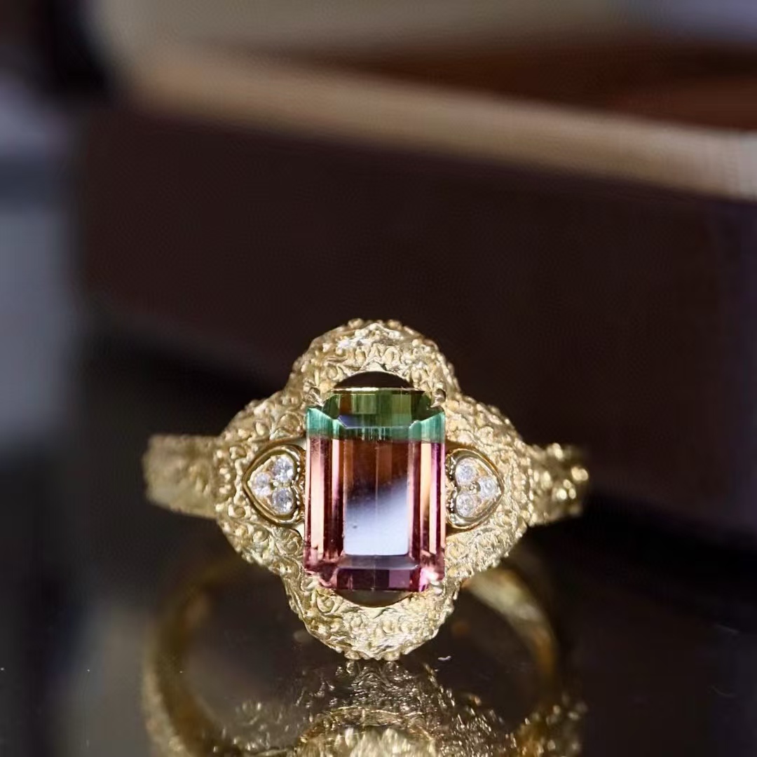 闪耀秋意：探索18K金镶嵌天然碧玺南瓜珠的魅力