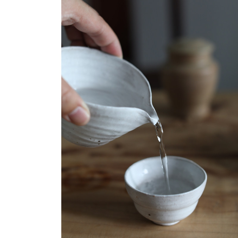 Jingdezhen Day-style Justice Cup Sub-tea Powder Leading Hand Kung Fu Tea Set Coarse ceramic open sheet can raise a uniform cup antique