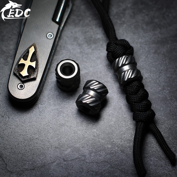 Roman column titanium alloy knife pendant EDC lanyard pendant back clip flashlight clip knife braided pendant tail rope Baole beads