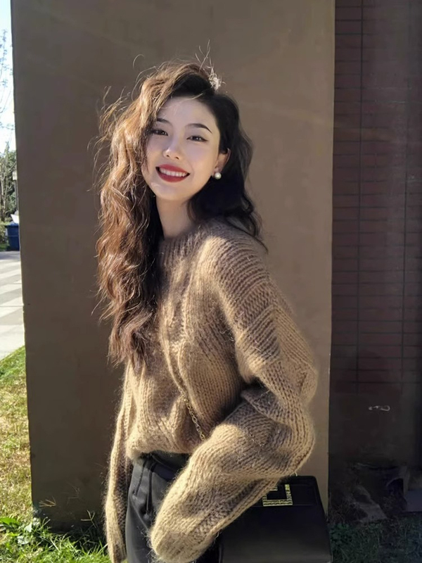 Milky Coffee Color European Style Lazy Sweater for Women, Autumn and Winter, High-End Feel, Round Neck, Loose Knit Top, Gentle and Soft