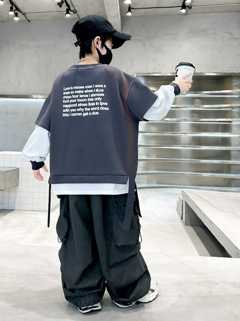 Boys' Autumn Outfit Set 2026 New Stylish Children's Sweatshirt and Cargo Pants Two-Piece Set for Older Kids in Spring and Autumn