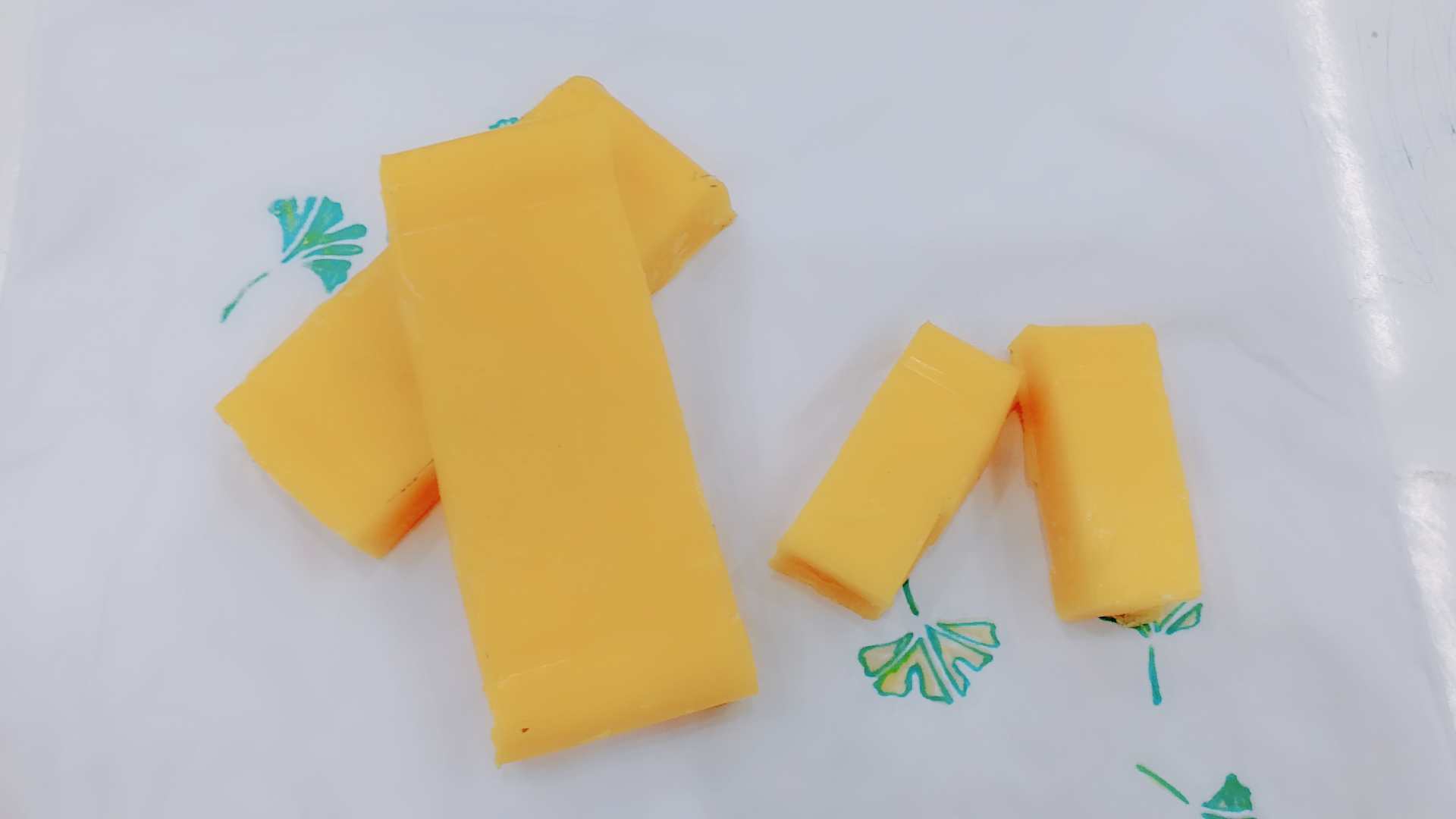 Wax Dyeing Exclusive Mixed Wax Beeswax Paraffin Wax Guizhou Batik Special Wax Wax Valine Traditional Anti-Dyeing Wax Retention White Stickiness Good