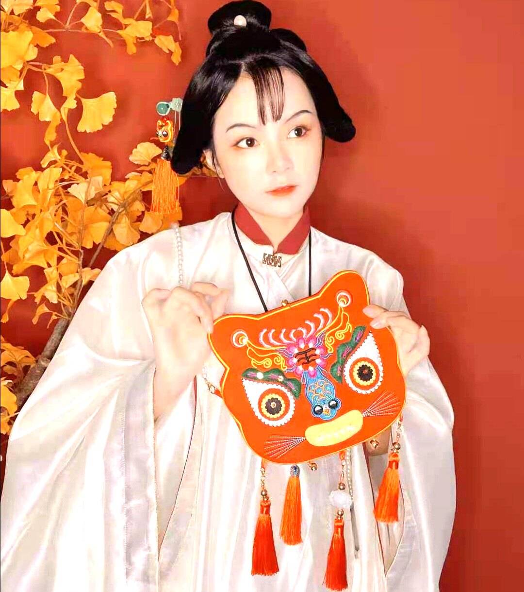 Original design diagonal cloth bag Hanfu all-match tassel embroidery bag new year new traditional gift fashion and cute - Taobao