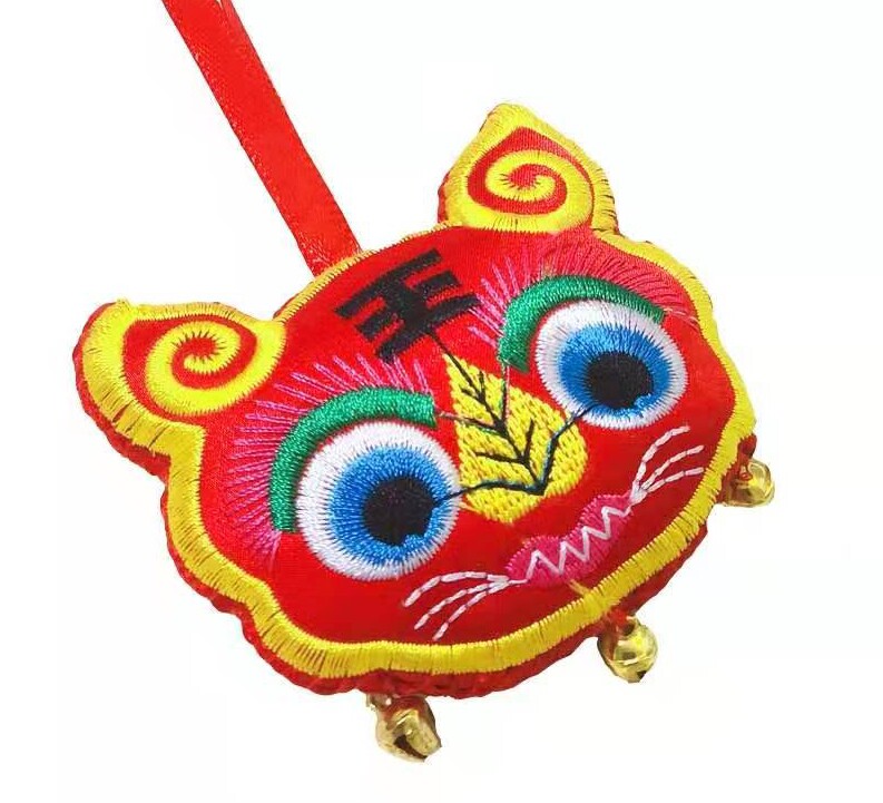 Children's tiger head embroidery longevity lock pendant hand-sewn tiger head hat Hanfu with cute original design folk