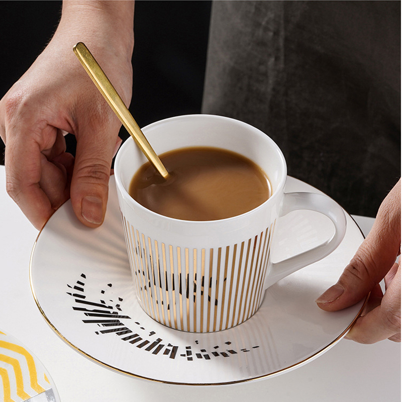 Dynamic and Luxurious Ceramic Coffee Cup Set with Mirror Reflection Design, Featuring a Horse Galloping in the Year of the Horse, Includes a Mug and Spoon