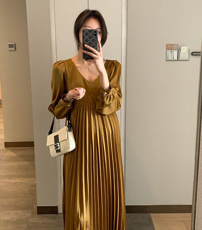 Pregnant hip mom does not show belly V neck pleated midi dress versatile loose skirt French fashion long sleeve women's wear