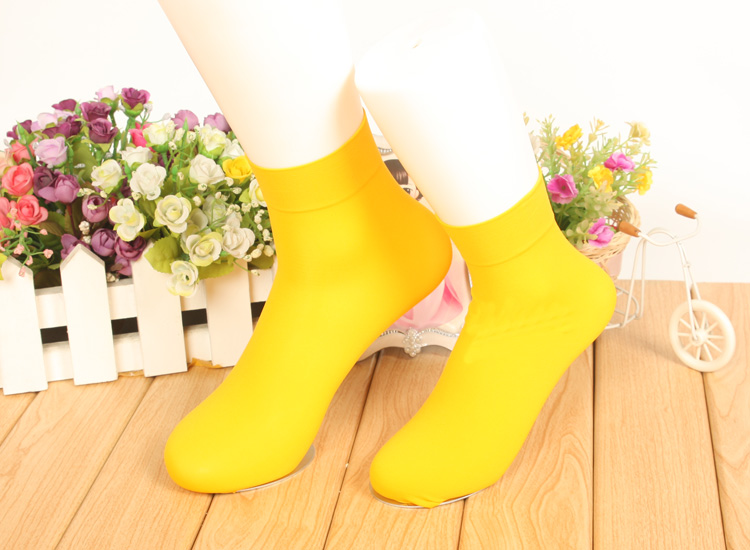 Đàn ông và phụ nữ đã kết hôn vớ nhung mỏng không thấm nước vớ không có gót lớn màu vàng đỏ cô dâu chú rể vớ y khoa