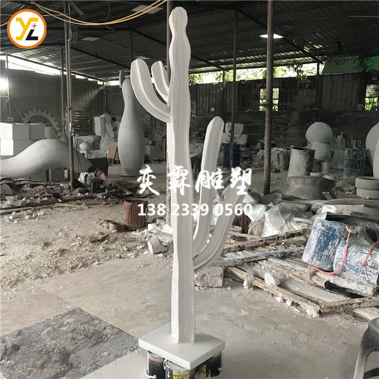 Desert themed tropical plant cactus sculpture Nordic art art art exhibition room meat-glass steel furnished