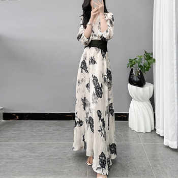 Printed Dress New Style Summer 2025 Elegant Goddess Style High-End V-Neck Waist Slimming Retro Long Dress