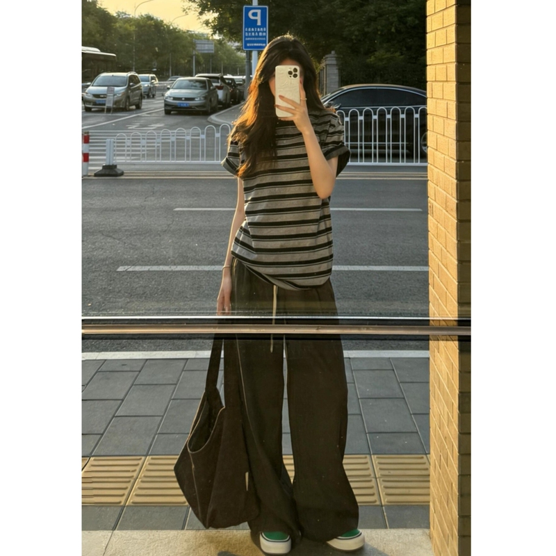 Korean Style Casual Sportswear Set for Women, Summer Loose Fit, Color-Blocked Striped, Regular Shoulder Short-Sleeve Top and Wide-Leg Pants Two-Piece Set