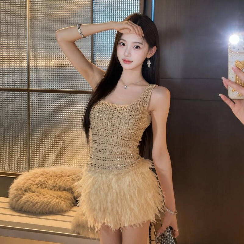 Light Luxury Heavy-Duty Rhinestone Knitted Vest for Women, Autumn and Winter 2026 New Style, Pure and Elegant, High-End, Exquisite and Fashionable Sleeveless Top