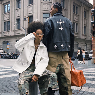 Customized hardware jacket with multiple pockets