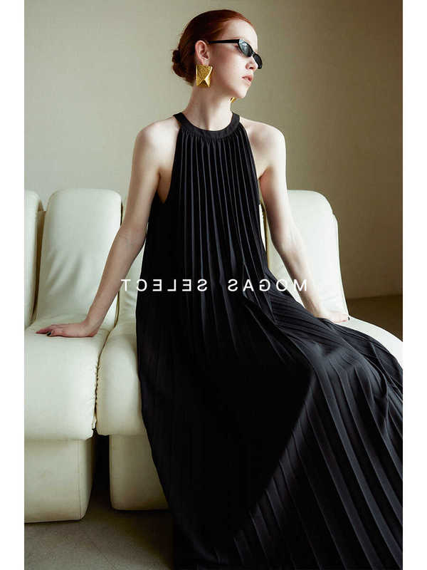 Heavy-Duty, High-Quality, Dynamic Accordion Pleats, Classic Pleated Skirt, Vacation Halter Neck Dress for Women, Spring and Summer