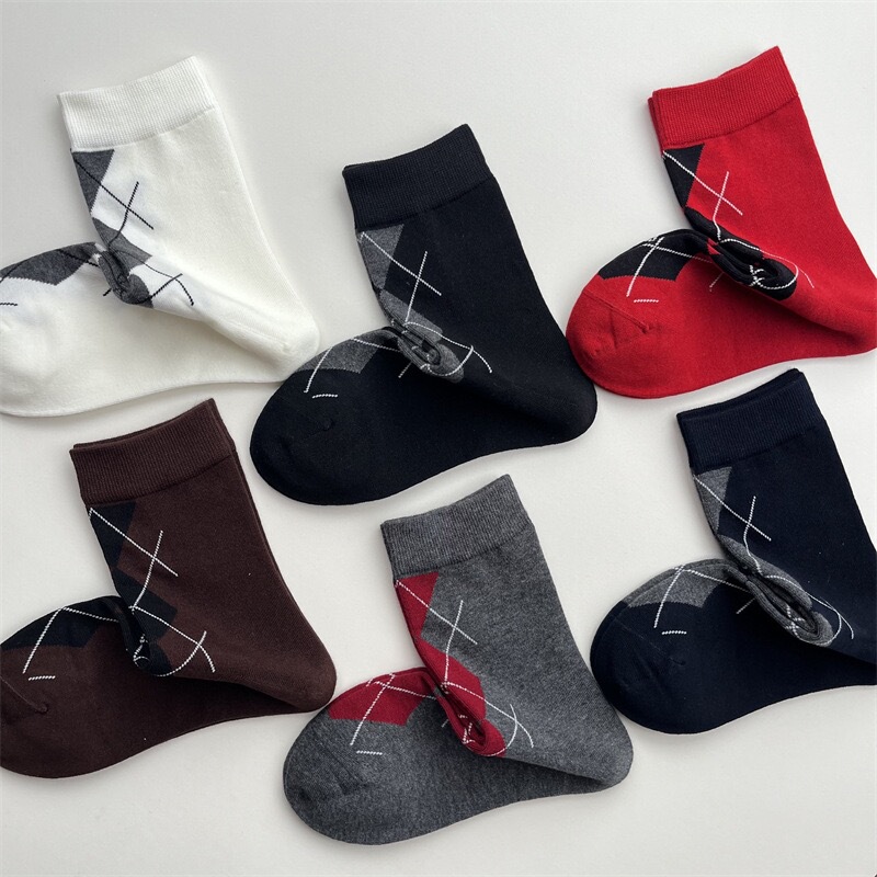 2026 Autumn and Winter New British Style Color-Blocking Retro Diamond-Pattern Mid-Calf Socks, Simple and Versatile Plaid Seamless Socks