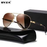 Морроскопический мужской пилотный поляризатор с высоким уровнем определения.