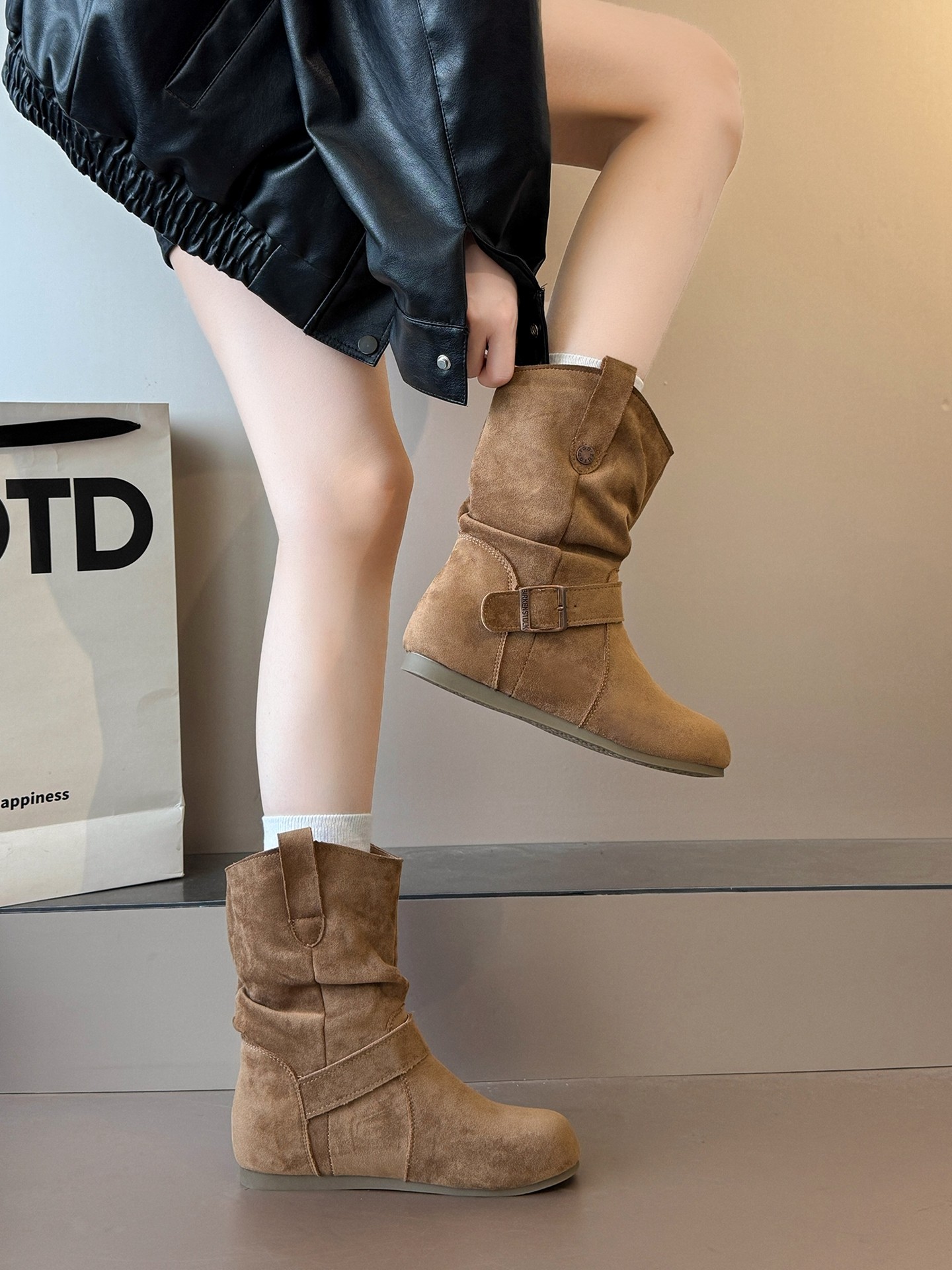 2025 New Winter Melard Height-Increasing Short Boots, Super Stylish and Popular Birkenstock-Style Slouch Boots for Women to Wear with Skirts