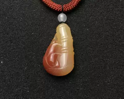 Bamboo newspaper safety pendant festival high rise pendant Yunnan Huanglongyu natural jade sweater refining