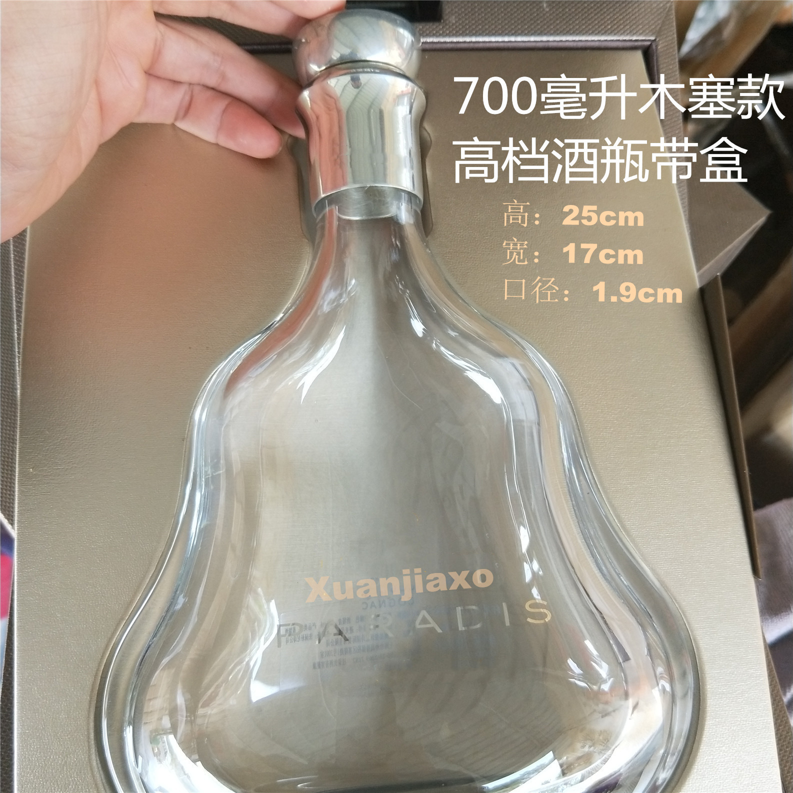 Wine bottle crystal bottle metal cover high-end collections high-end empty bottle old cup Mo stop belt box