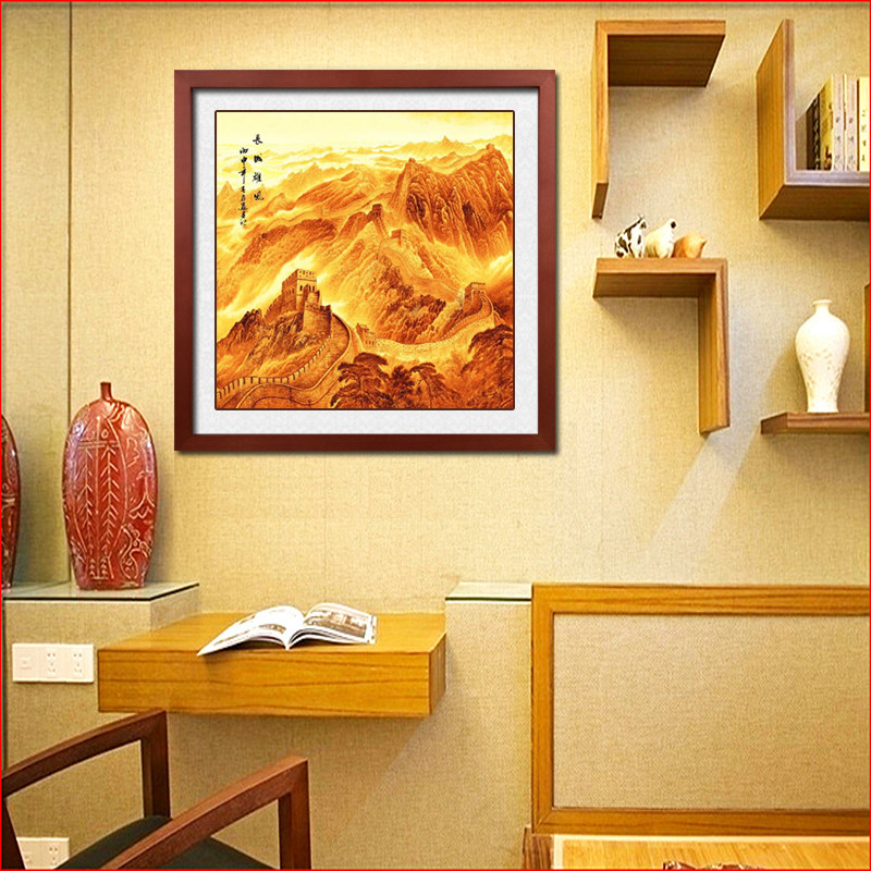 金色万里长城挂画背有靠山正方形四尺斗方山水画玄关走廊竖款卷轴
