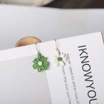 Seven Li white tea Qinghuan 2021 New Tide Net Red personality earrings flower asymmetric daisy earrings hipster