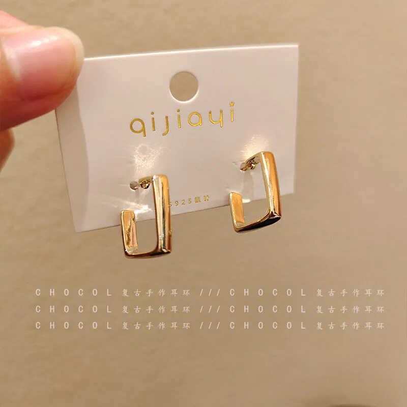 Port Wind Pole minimalist Atmospheric Temperament Geometric Square Earrings Metal Texture 100 hitch Trendy Personality Ear Accessories RED TIDES