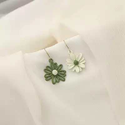 Super fairy s925 sterling silver little daisy earrings female 2021 New Tide hipster earrings asymmetric flower earring