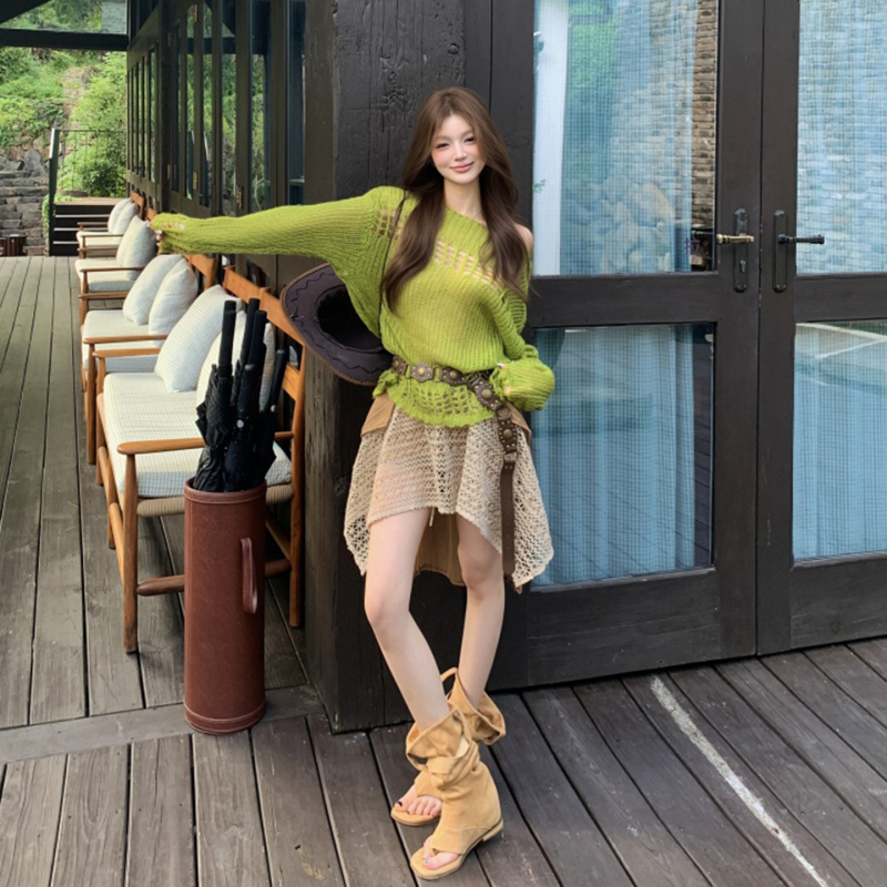 Xinjiang Saikoolake Green Knitwear with a Wasteland Style, Irregular Layering, Yunnan and Sichuan Western Region Skirt, Bright Dopamine
