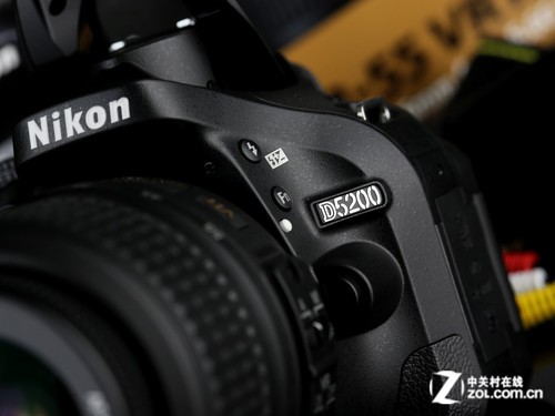 Обзор зеркальной фотокамеры начального уровня Nikon D5200 с 24 миллионами 39 баллов